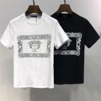 爽やかすぎない大人の印象に 2026年の夏のマスト VERSACE ヴェルサーチ...