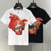 春夏を感じさせる VERSACE ヴェルサーチ 半袖Tシャツ 2色可選 2026...