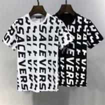暑い季節も大活躍 VERSACE ヴェルサーチ 半袖Tシャツ 2色可選 おしゃれ...