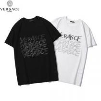 VERSACE ヴェルサーチ 半袖Tシャツ 2色可選 リラックススタイルが実現 2026年の春夏に着たい