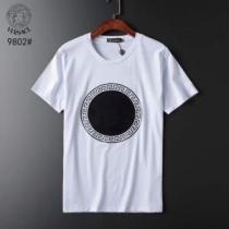 爽やかすぎない大人の印象に VERSACE ヴェルサーチ 半袖Tシャツ 2色可選...