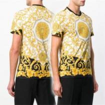 半袖Tシャツ VERSACE ヴェルサーチ 2026年春夏のトレンドアイテム 清...