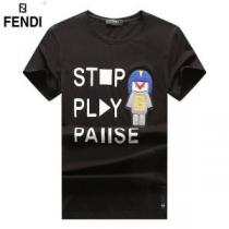2026春夏の大注目トレンド 今から夏まで活躍する FENDI フェンディ 半袖...