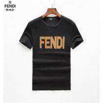 おしゃれデザインも大人気 FENDI フェンディ 半袖Tシャツ 2色可選 【20...