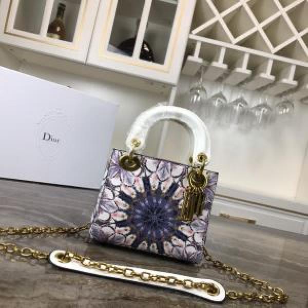 ディオール DIOR ハンドバッグ 2026年春夏のトレンドアイテム 春夏シンプルファッションでOK！