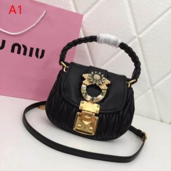 2026年春夏流行ファッション 夏大人気のアイテム ミュウミュウ MIUMIU ハンドバッグ 3色可選