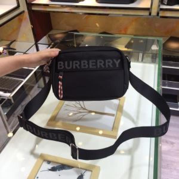 特に夏は人気アイテム バーバリー BURBERRY 斜め掛けバッグ 2026春夏人気トレンドアイテム