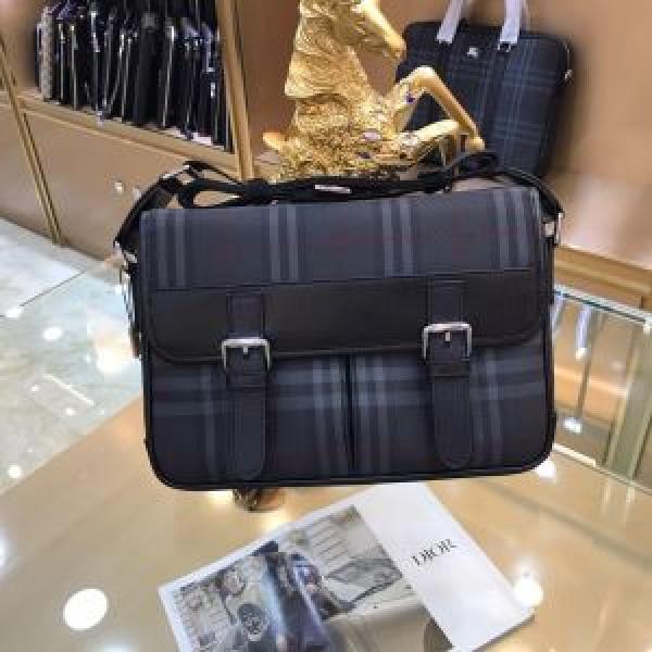 ビジネスバッグ 2026年春夏のトレンドアイテム 夏っぽさ新作アイテム バーバリー BURBERRY