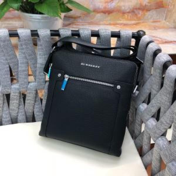 ビジネスバッグ 春夏の流行りトップス 2026春夏の大注目トレンド バーバリー BURBERRY