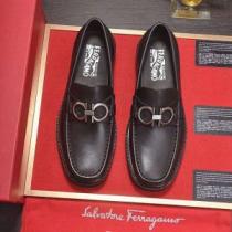 FERRAGAMO ビジネスシューズ 2026春夏トレンドアイテム 大胆にデザイ...