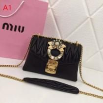 ミュウミュウ MIUMIU 斜め掛けバッグ 4色可選 2026春夏トレンドアイテム 今っぽく新作アイテム