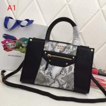 2026年の夏のマスト オススメしたい最新注目ファション プラダ PRADA ハ...