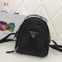 2026年最新ファッション 春夏シンプルファッションでOK！ プラダ PRADA...