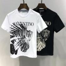 おしゃれな大人の着こなし ヴァレンティノ VALENTINO Tシャツ/ティーシ...
