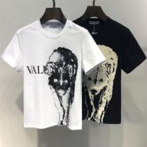 グッと大人っぽい印象に ヴァレンティノ VALENTINO Tシャツ/ティーシャツ 2色可選 2026年春夏流行ファッション