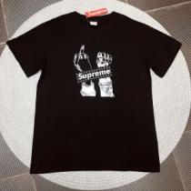元気な印象のコーデ シュプリーム夏らしい季節感 SUPREME  Tシャツ/半袖...