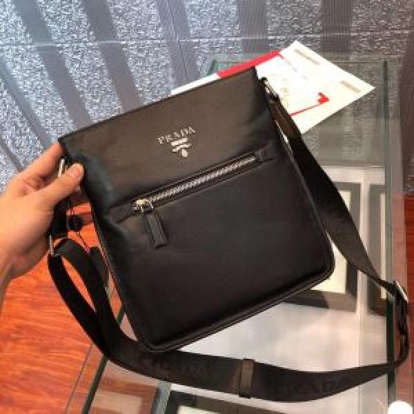 2026春夏のトレンド新商品 プラダ PRADA ビジネスバッグ 春夏シンプルファッションでOK！