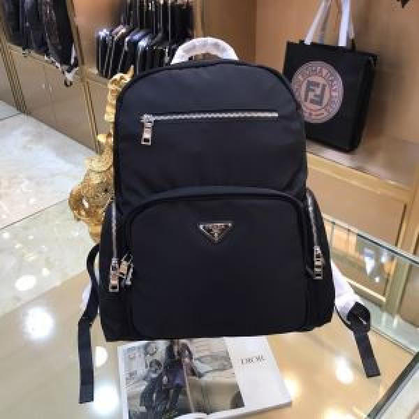 プラダ PRADA リュック 【2026春夏】最新コレクション おしゃれデザインも大人気