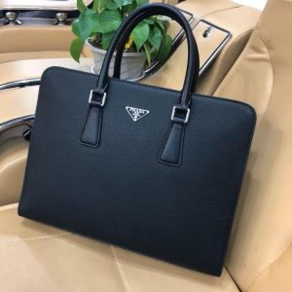 ビジネスバッグ 2026春夏も引き続き人気セール 夏先に大活躍する プラダ PRADA