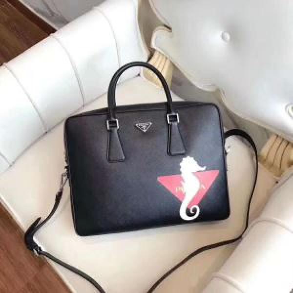 プラダ PRADA ビジネスバッグ 《2026年》今、注目のストリート 春夏のトレンドアイテム