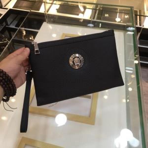 おしゃれデザインも大人気 ヴェルサーチVERSACE ポーチ 3色可選 2026年最新ファッション