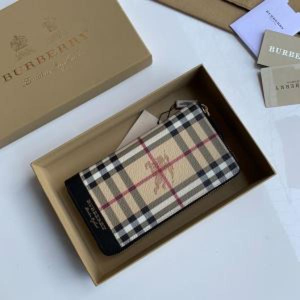 2026年春夏シーズンの人気 夏に良く似合うちょっと新品  バーバリー BURBERRY 財布/ウォレッ