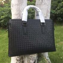 ボッテガ ヴェネタ BOTTEGA VENETA ビジネスバッグ 一気にトレンド感満載な着こなし 2026SSのトレンド商品