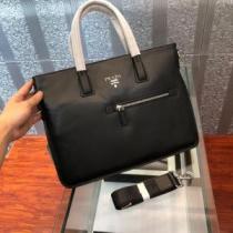 春夏！大人カジュアル 2026年春夏のトレンドアイテム プラダ PRADA ビジ...