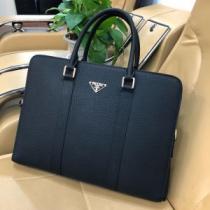2026年春夏のトレンドアイテム プラダ PRADA ビジネスバッグ 春夏のトレンドアイテム