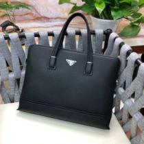プラダ PRADA ビジネスバッグ 2026春夏のトレンド新商品 絶妙にオシャレ人気アイテム