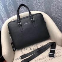 ビジネスバッグ 2026年の夏のマスト 春夏の流行りトップス プラダ PRADA