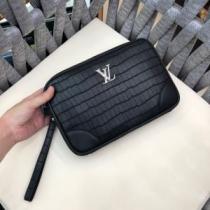 ルイ ヴィトン LOUIS VUITTON ポーチ 【2026年】夏のファッショ...