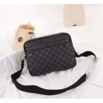 2026年春夏シーズンの人気 ルイ ヴィトン LOUIS VUITTON 斜め掛...