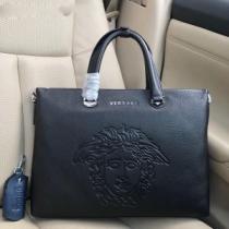 ヴェルサーチVERSACE ビジネスバッグ 2026春夏も引き続きトレンド 今年春夏ファション流行り