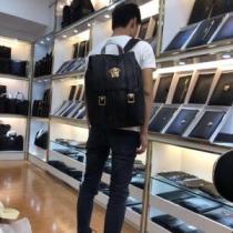 リュック 《2026年》今、注目のストリート 人気夏ファションおすすめ ヴェルサーチVERSACE