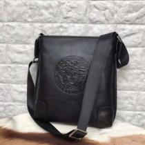 おしゃれデザインも大人気 2026年の春夏に着たい ヴェルサーチVERSACE ...
