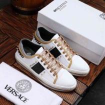 2026春夏は人気定番 VERSACE ヴェルサーチ カジュアルシューズ  2色...