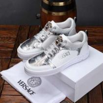 最新のトレンドブランド人気的 【2026春夏】最新コレクション VERSACE ...