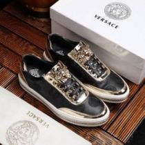 2026年春夏流行ファッション 大人の可愛さを引き立て VERSACE ヴェルサ...