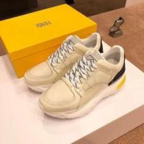 春夏の流行り2026新品 おしゃれデザインも大人気 FENDI フェンディ カジ...