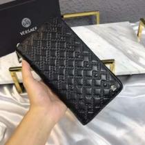 2026年春夏流行ファッション 大人の可愛さを引き立て ヴェルサーチVERSACE 財布