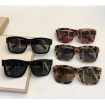 ヴァレンティノ VALENTINO  サングラス  【2026年】夏のファッショ...