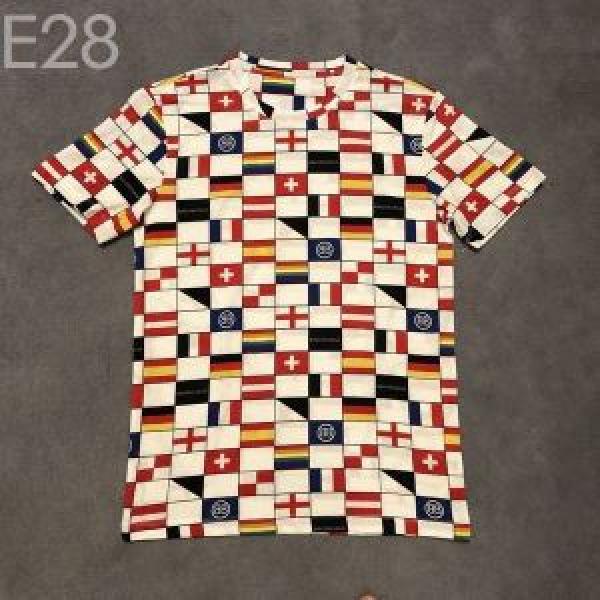 クラシカルな雰囲気 バレンシアガ BALENCIAGA 半袖Tシャツ 大人カジュアル夏ファッション2026