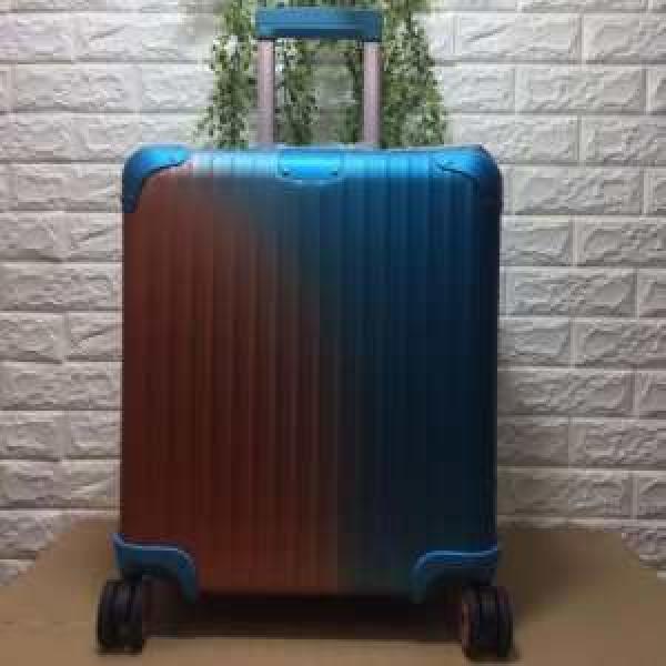 2026年春夏シーズンの人気 リモワ Rimowa今流行りの最新コレクション スーツケース新作コレクションを見る