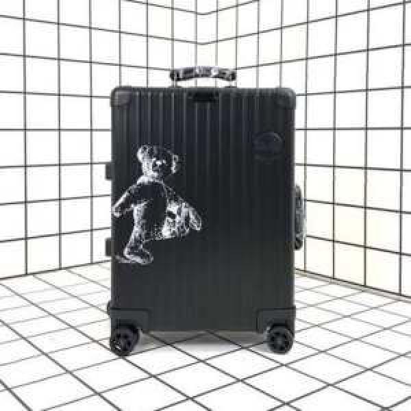 暑い季節も大活躍 リモワ Rimowa 《2026年》今、注目のストリートスーツケースすっきりした印象に
