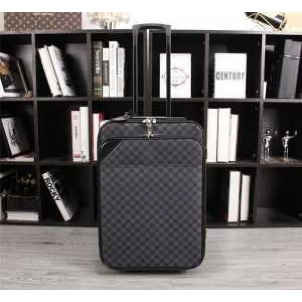 新作コレクションを見るLOUIS VUITTON  スーツケース ルイ ヴィトン2026SSのトレンド商品