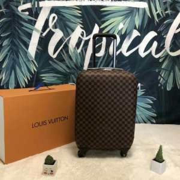 ルイ ヴィトン2026春夏の大注目トレンド LOUIS VUITTON  スーツケース 抜け感のあるキレイめ