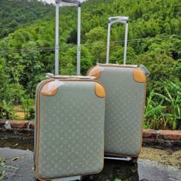 ルイ ヴィトン LOUIS VUITTON  《2026年》今、注目のストリート スーツケース さわやか夏スタイル新品
