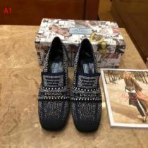 2026年春夏流行ファッション 大人の可愛さを引き立て プラダ PRADA ハイ...