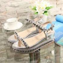 クリスチャンルブタン Christian Louboutin サンダル 2026春夏の大注目トレンド 今季は特に注目ファション